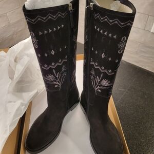 NEW (w/box) Watipaso tall embroidered real suede boots - size 10